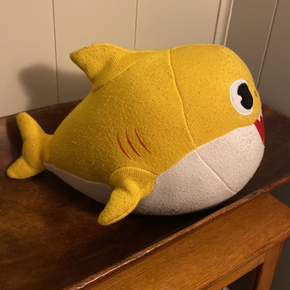 🦈Medium gently loved baby shark plush - Picture 3 of 4